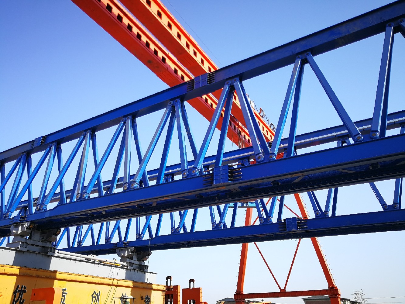 预制梁施工用精轧螺纹钢起到什么的作用